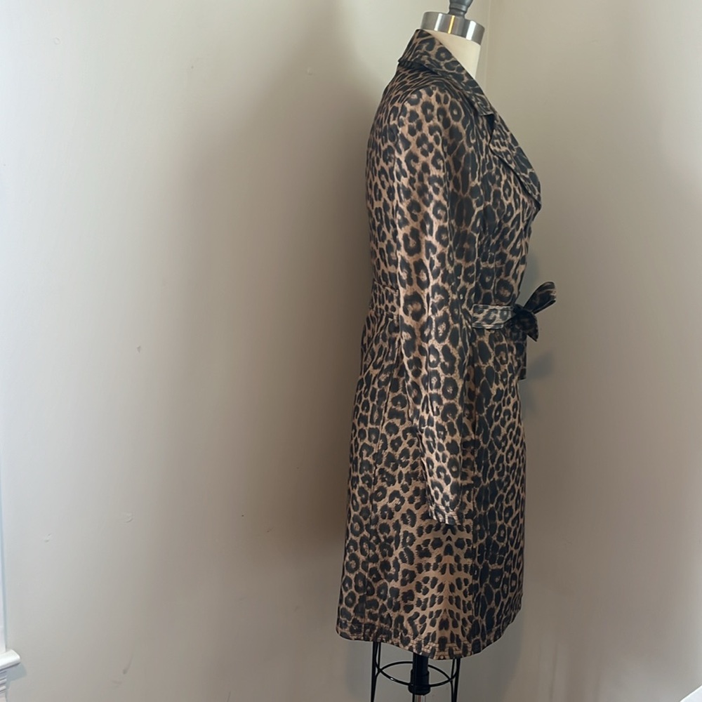 Leopard Raincoat - Picture 2 of 6